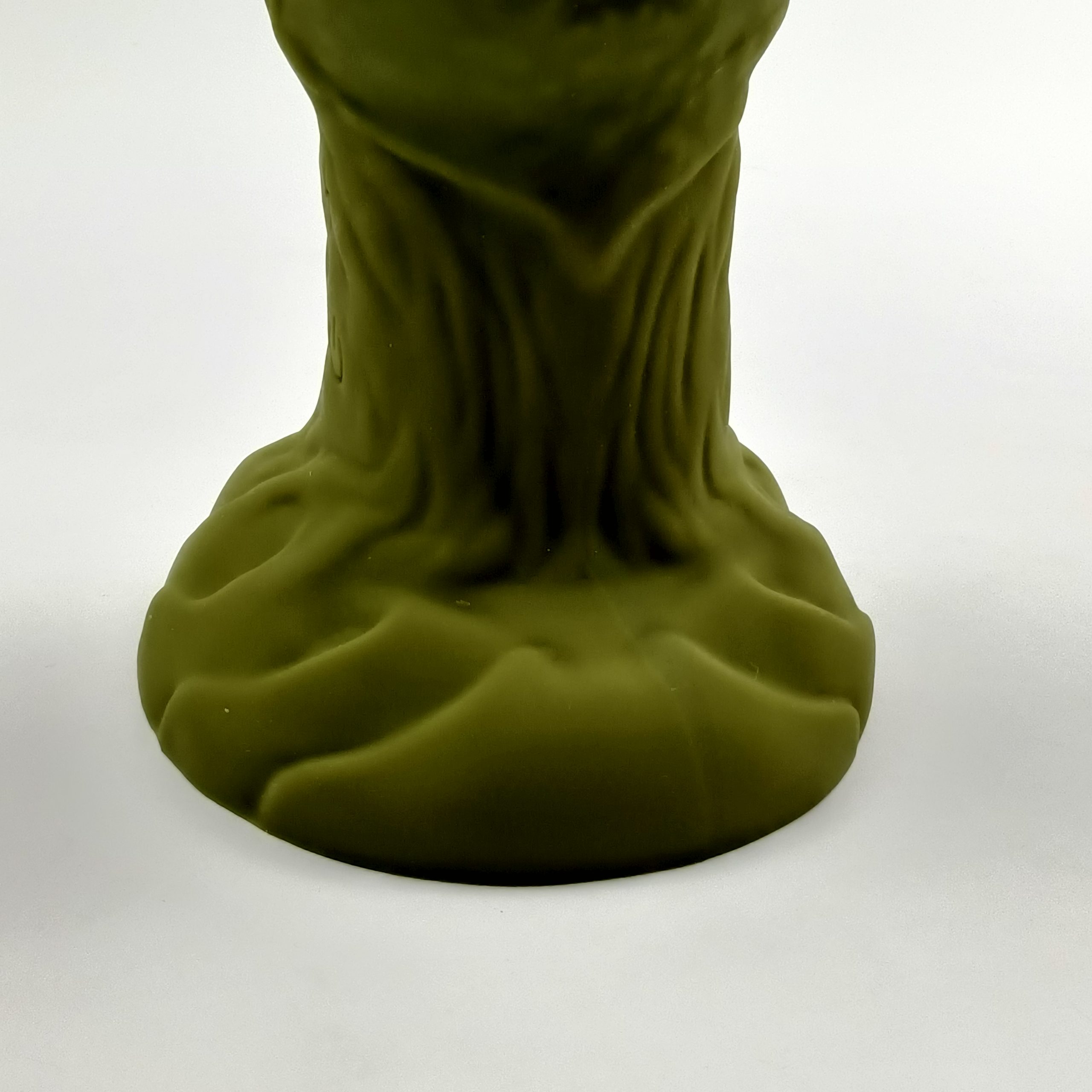 Bottom base and strong suction cup of alien thrusting vibrator