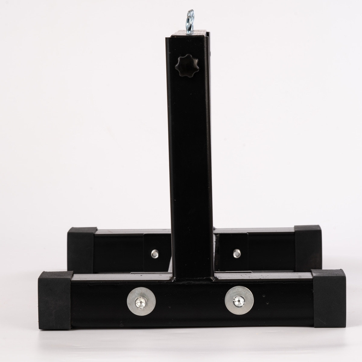 Heavy-duty structural base of the SM6901 restraint station