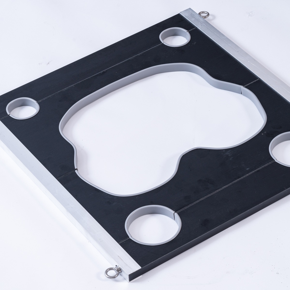 Detail of locking points on SM6805 body restraint board
