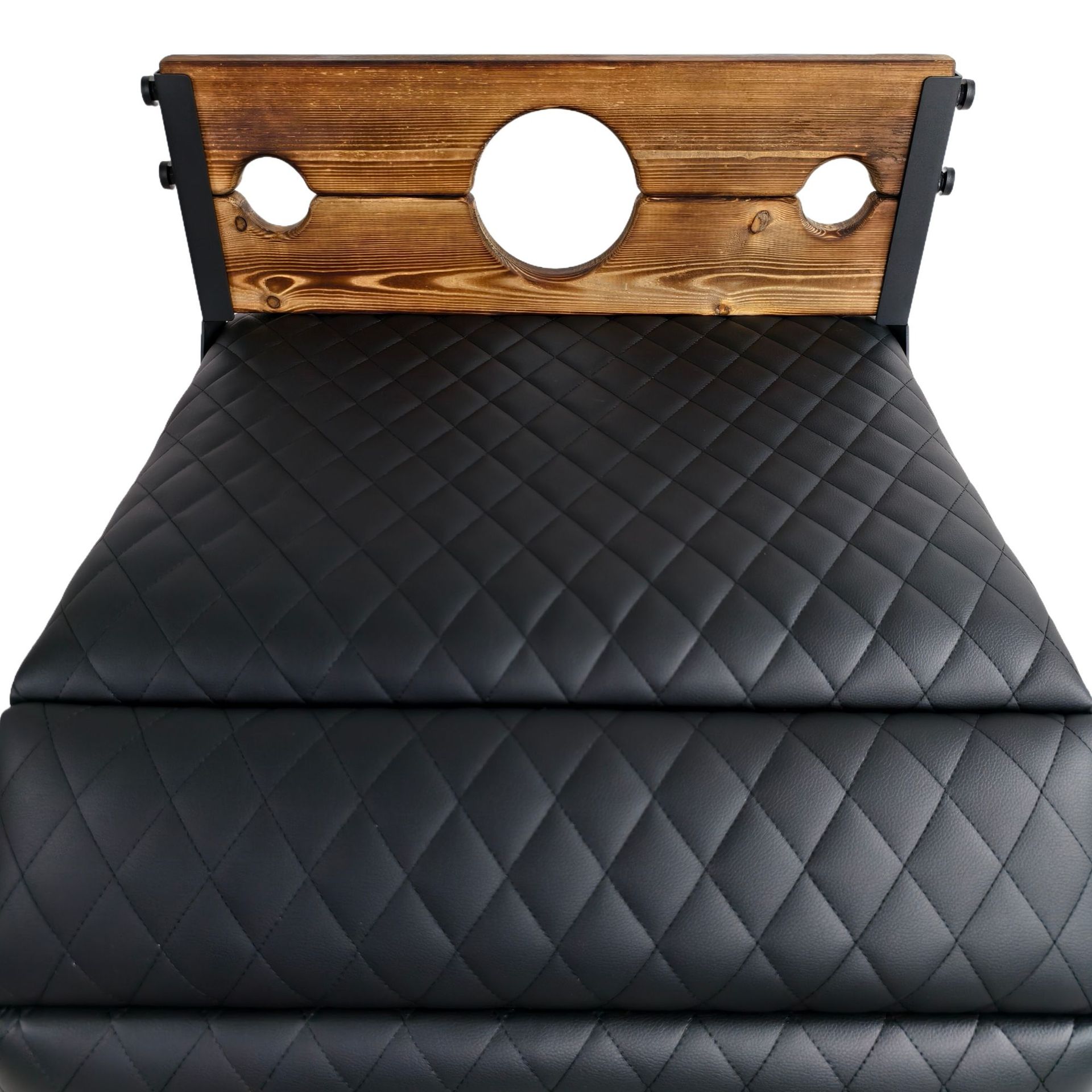 Close-up of the diamond-stitched seat surface on the SM6122